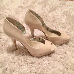 Fergalicious peep toe 4” heel, size 8, nude